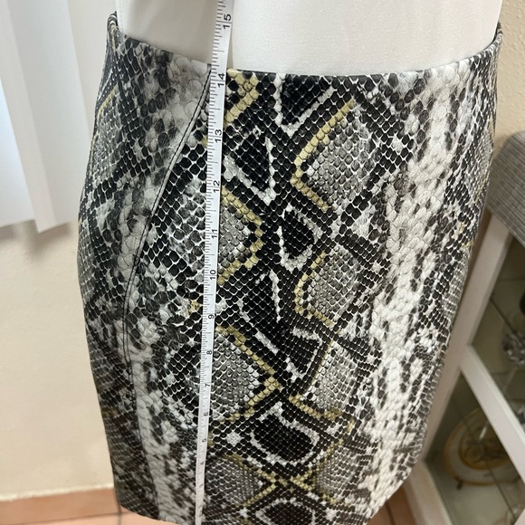 AQUA MINI SKIRT SIZE SMALL . Like new - Picture 8 of 16